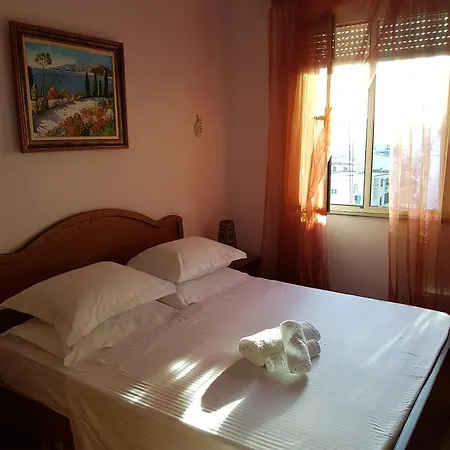 Veranda Rooms Pensión Tirana