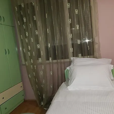 Veranda Rooms Pensión Tirana