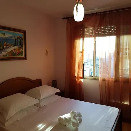 Veranda Rooms Pensión Tirana