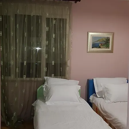 Veranda Rooms Pensión Tirana